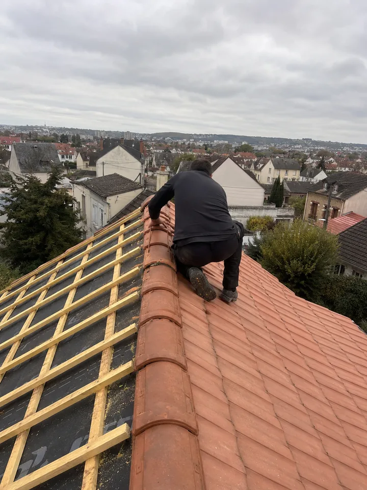 Francis Falck, dirigeant ETS FF Toiture, sur un chantier de couverture dans le Val-d'Oise